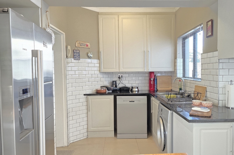 4 Bedroom Property for Sale in Graanendal Western Cape